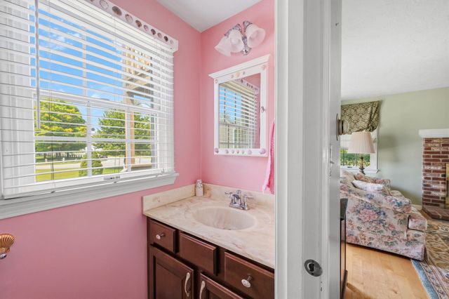 279 Central St 279, East Bridgewater, MA 02333