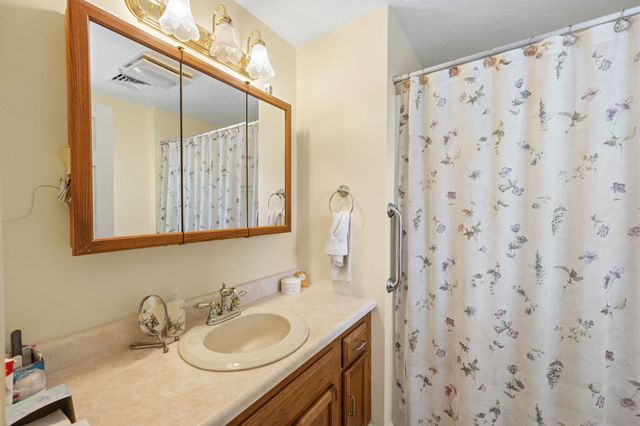 279 Central St 279, East Bridgewater, MA 02333