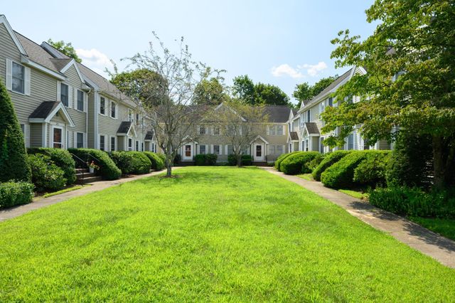 279 Central St 279, East Bridgewater, MA 02333