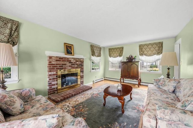 279 Central St 279, East Bridgewater, MA 02333