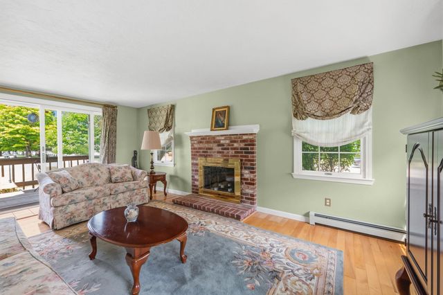 279 Central St 279, East Bridgewater, MA 02333