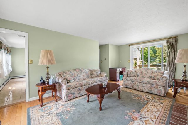 279 Central St 279, East Bridgewater, MA 02333