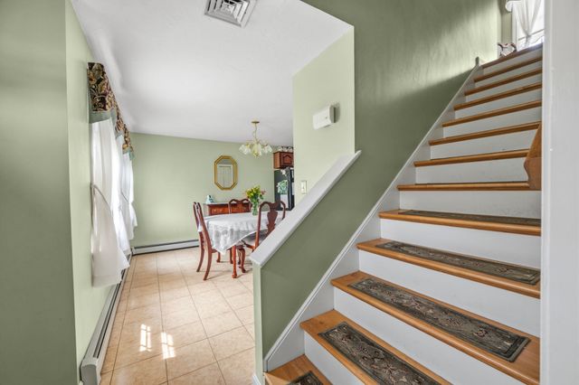 279 Central St 279, East Bridgewater, MA 02333