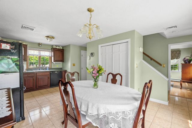 279 Central St 279, East Bridgewater, MA 02333