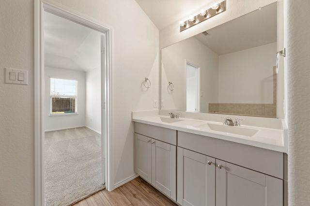 813 Amberwood Court, Fort Worth, TX 76052