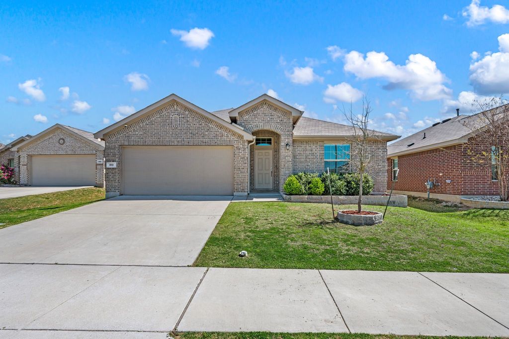 813 Amberwood Court, Fort Worth, TX 76052