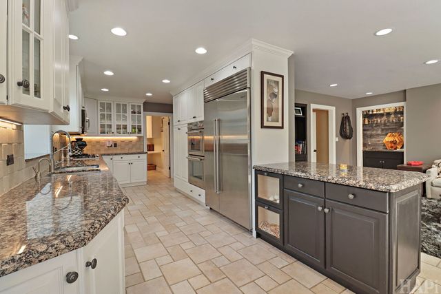 4041 Picardy Drive, Northbrook, IL 60062