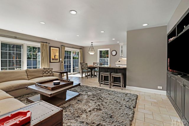 4041 Picardy Drive, Northbrook, IL 60062