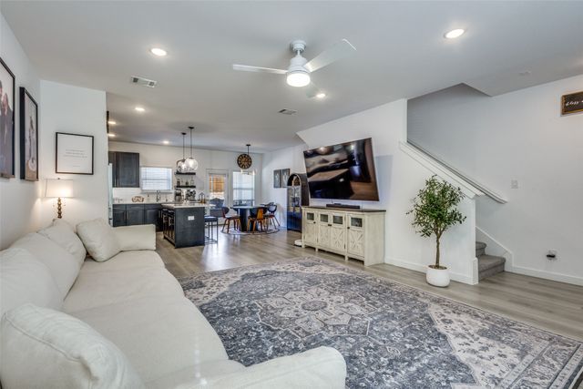 552 Brook View Drive, Van Alstyne, TX 75495