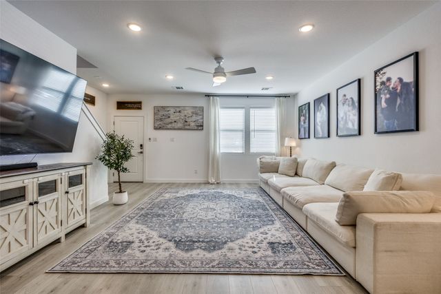 552 Brook View Drive, Van Alstyne, TX 75495