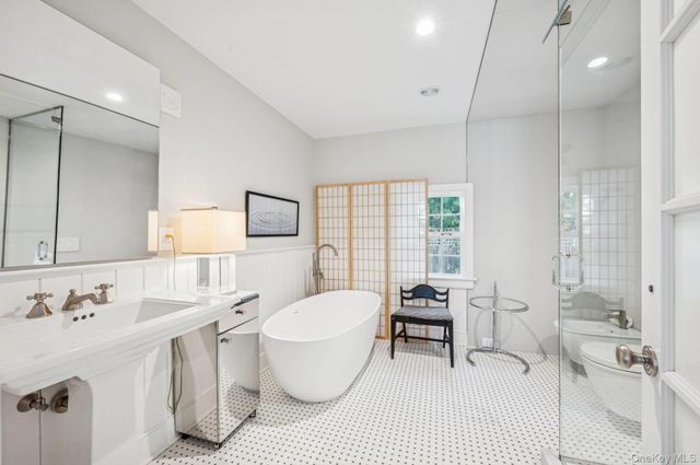 94 Post Lane, Southampton, NY 11968