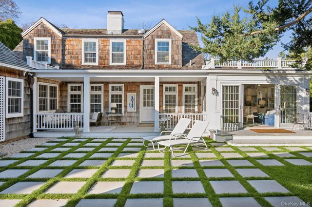 94 Post Lane, Southampton, NY 11968