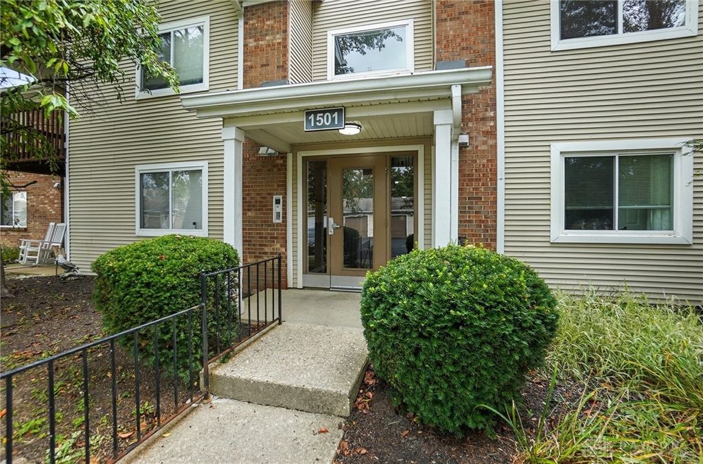 1501 Lake Pointe Way 8, Dayton, OH 45459