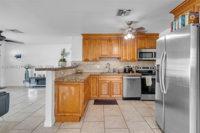 2721 NE 8th Ave, Pompano Beach, FL 33064