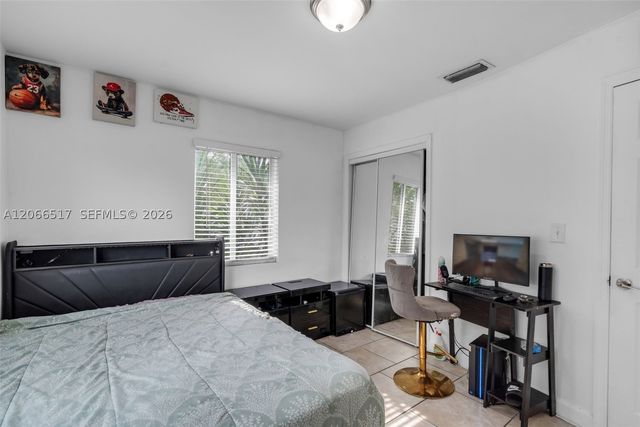 2721 NE 8th Ave, Pompano Beach, FL 33064