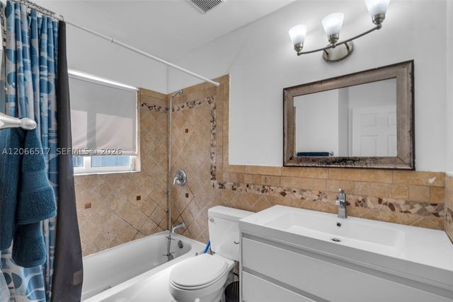 2721 NE 8th Ave, Pompano Beach, FL 33064