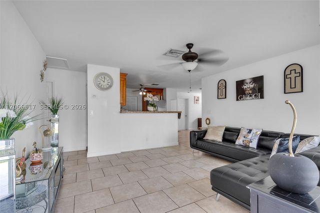 2721 NE 8th Ave, Pompano Beach, FL 33064