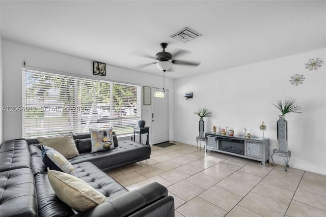 2721 NE 8th Ave, Pompano Beach, FL 33064