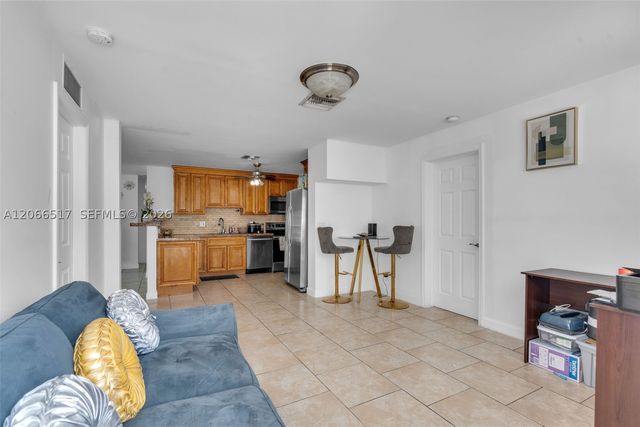 2721 NE 8th Ave, Pompano Beach, FL 33064