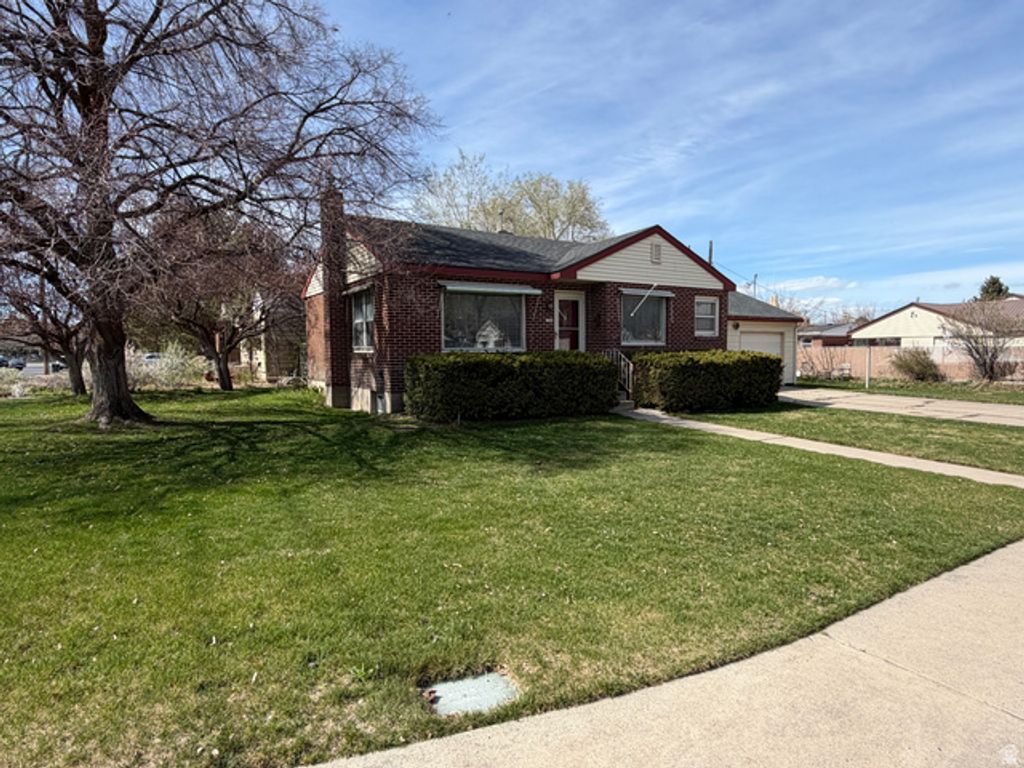 Image 2 of property listing at 909 EVERGREEN DR, Logan, UT 84321