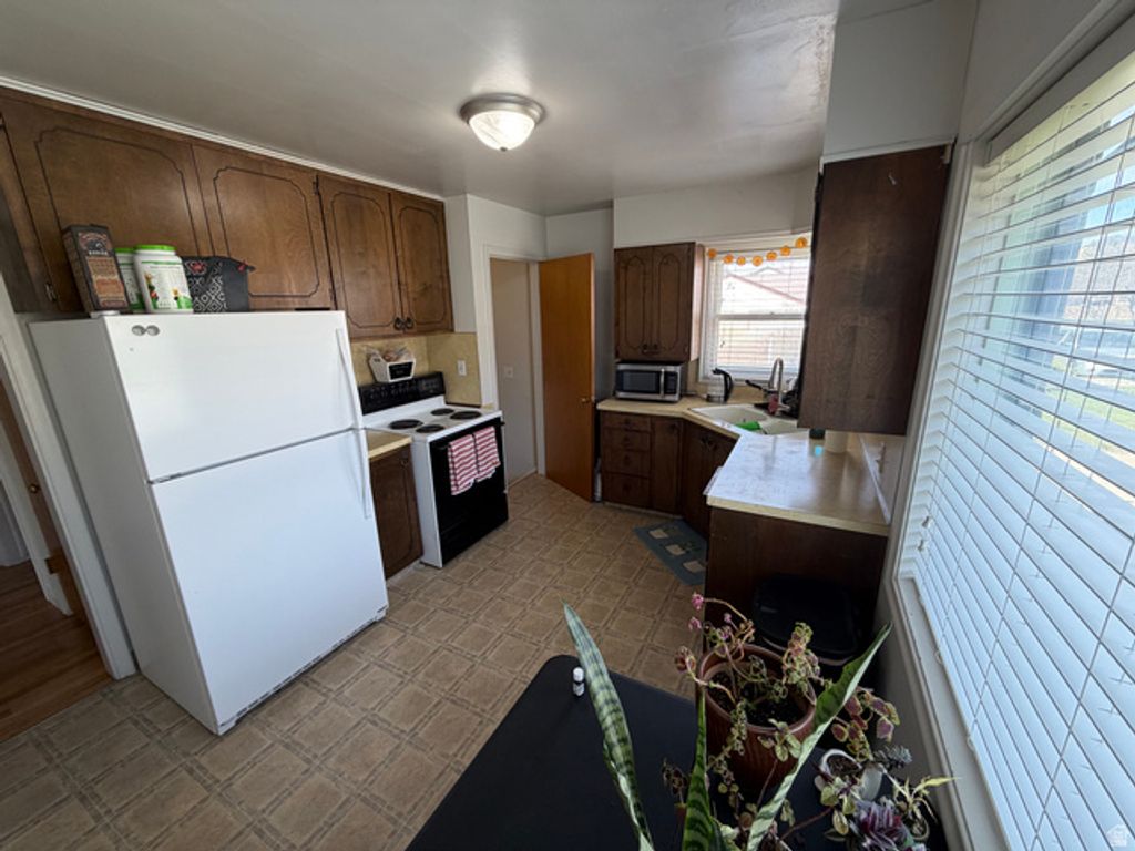 Image 12 of property listing at 909 EVERGREEN DR, Logan, UT 84321