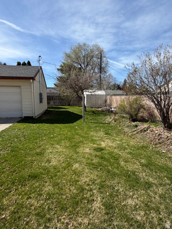 Image 4 of property listing at 909 EVERGREEN DR, Logan, UT 84321