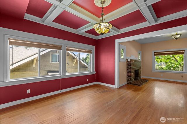 2010 NE 54th Street, Seattle, WA 98105