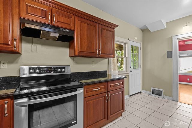 2010 NE 54th Street, Seattle, WA 98105