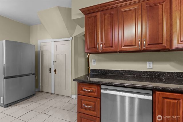 2010 NE 54th Street, Seattle, WA 98105