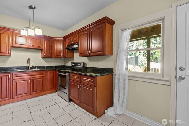 2010 NE 54th Street, Seattle, WA 98105