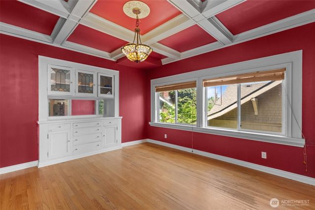 2010 NE 54th Street, Seattle, WA 98105