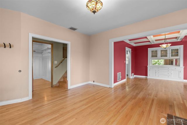 2010 NE 54th Street, Seattle, WA 98105