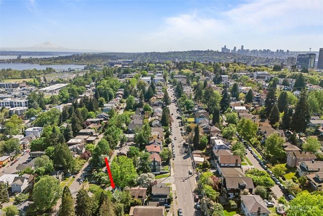 2010 NE 54th Street, Seattle, WA 98105