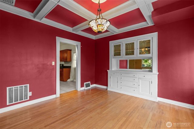2010 NE 54th Street, Seattle, WA 98105