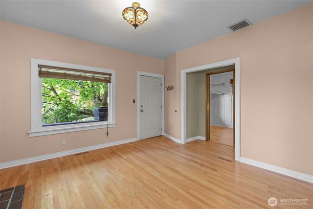 2010 NE 54th Street, Seattle, WA 98105