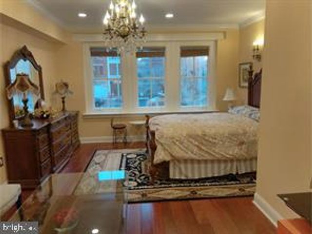 26 S STRAWBERRY ST, Philadelphia, PA 19106