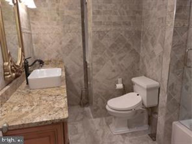 26 S STRAWBERRY ST, Philadelphia, PA 19106