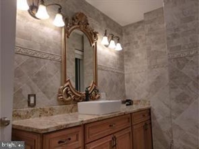 26 S STRAWBERRY ST, Philadelphia, PA 19106