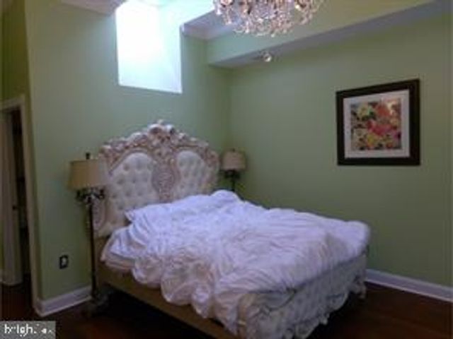 26 S STRAWBERRY ST, Philadelphia, PA 19106