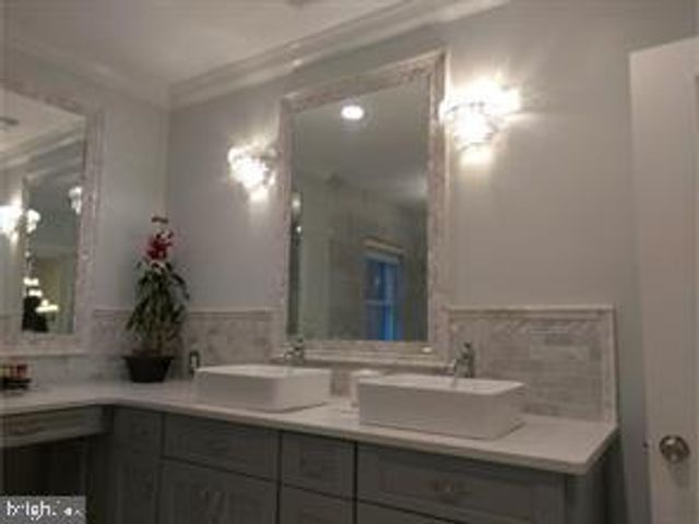 26 S STRAWBERRY ST, Philadelphia, PA 19106