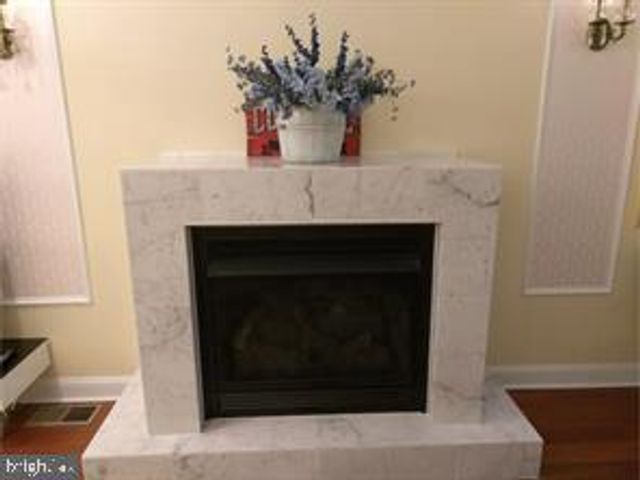 26 S STRAWBERRY ST, Philadelphia, PA 19106