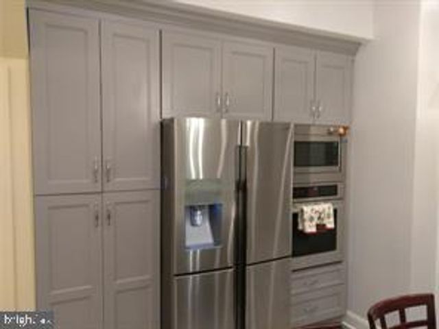 26 S STRAWBERRY ST, Philadelphia, PA 19106