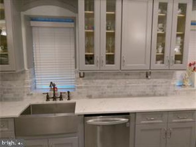 26 S STRAWBERRY ST, Philadelphia, PA 19106