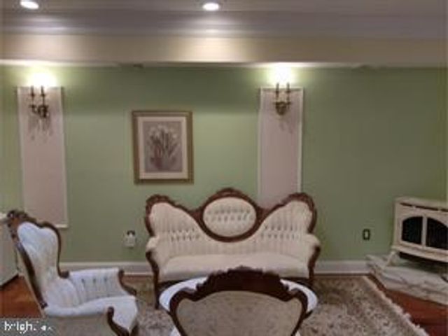 26 S STRAWBERRY ST, Philadelphia, PA 19106