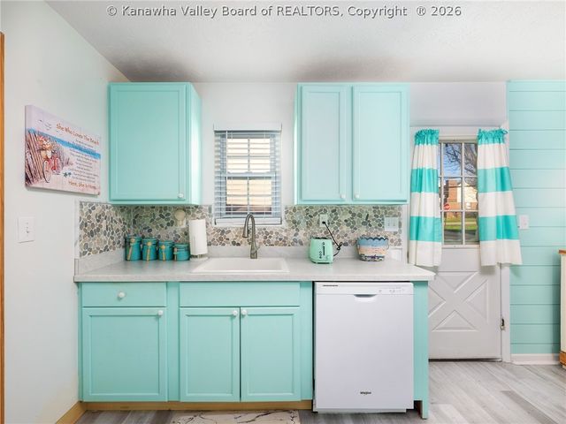 521 Dudding Avenue, Hurricane, WV 25526