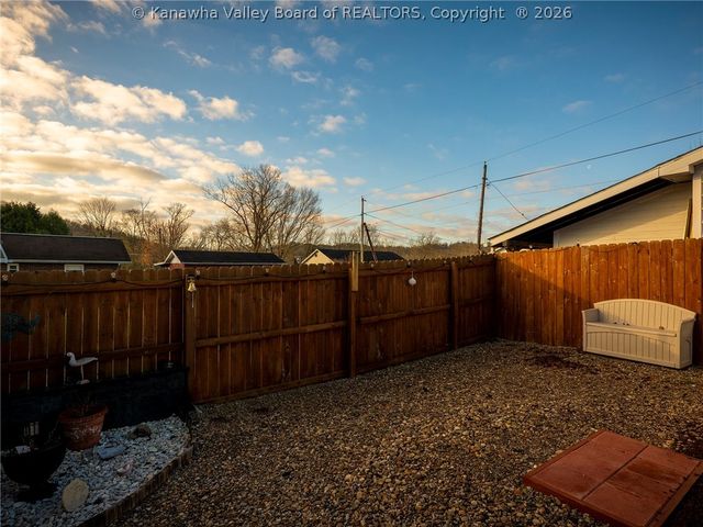 521 Dudding Avenue, Hurricane, WV 25526