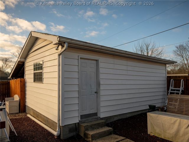 521 Dudding Avenue, Hurricane, WV 25526