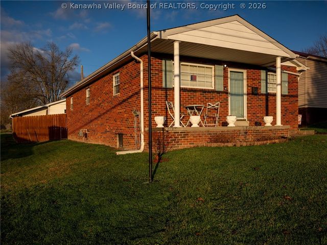 521 Dudding Avenue, Hurricane, WV 25526