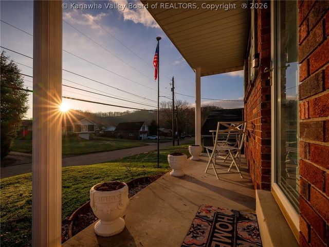 521 Dudding Avenue, Hurricane, WV 25526