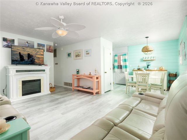 521 Dudding Avenue, Hurricane, WV 25526